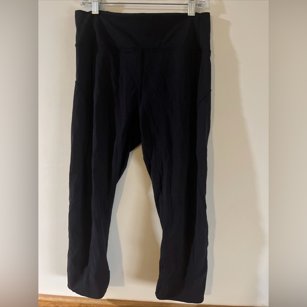 Lululemon Women's Athletic Cropped 3/4 Yoga Leggings Size 8 Black